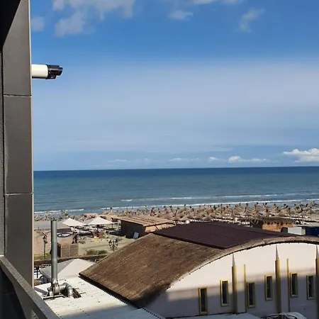 Pe Plaja Cu Laterala La Mare * Năvodari