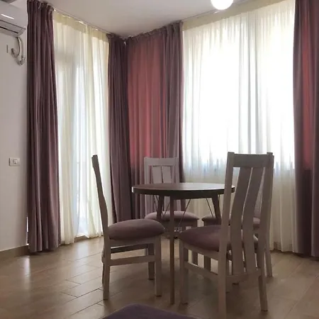 Apartament Pe Plaja Cu Laterala La Mare