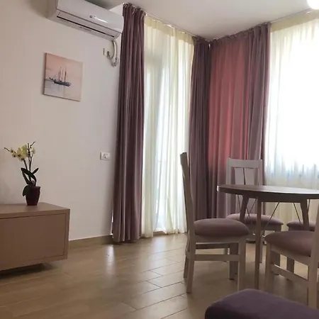 Apartament Pe Plaja Cu Laterala La Mare *