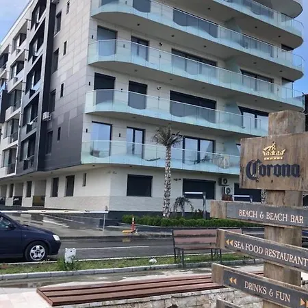 Apartment Pe Plaja Cu Laterala La Mare